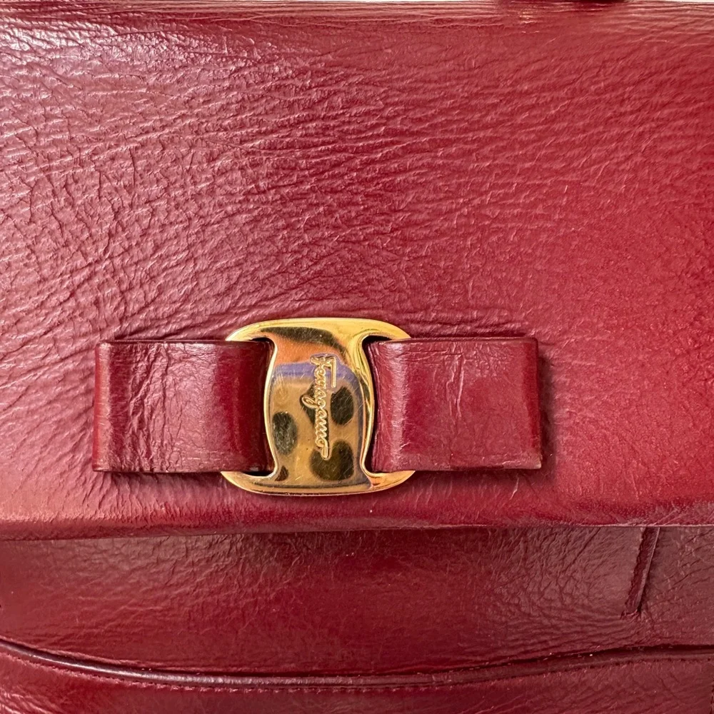 Salvatore Ferragamo burgundy bow leather crossbody handbag chain top handle bag - Picture 3 of 10